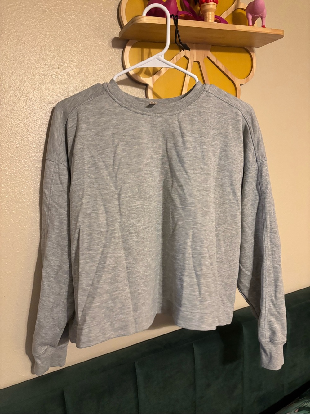 Light Gray Long-Sleeve Cropped Sweat Shirt